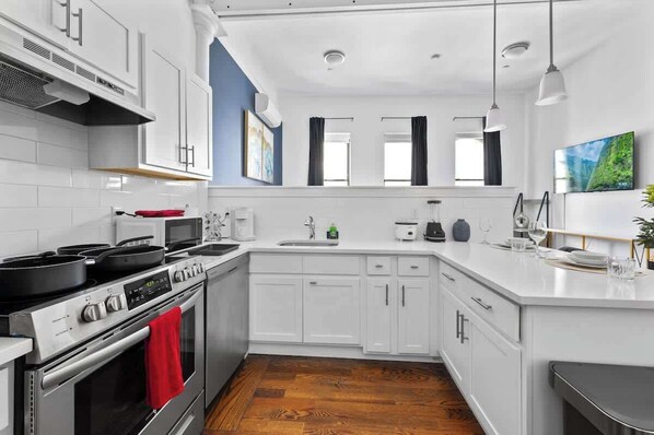 Fridge, microwave, oven, stovetop