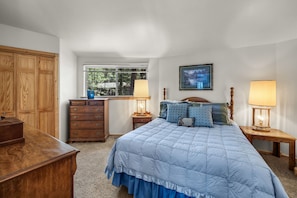 4 habitaciones, escritorio, tabla de planchar con plancha y wifi gratis