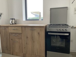 Fridge, oven, blender - Warm and peaceful villa, close to Therme SPA, Otopeni Intl Airport and Mall (Otopeni)