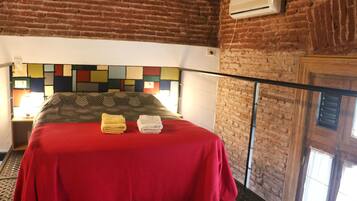 City Double Room | Free WiFi, bed sheets