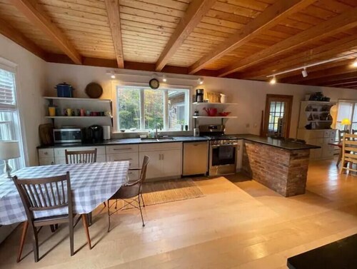 Spacious Putney 3BR Ski House