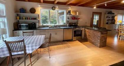 Spacious Putney 3BR Ski House