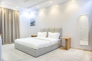 ผ้าปูที่นอนฝ้ายอียิปต์, เครื่องนอนระดับพรีเมียม, โต๊ะทำงาน, Wi-Fi ฟรี