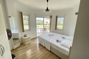 4 slaapkamers, een strijkplank/strijkijzer, gratis wifi, beddengoed