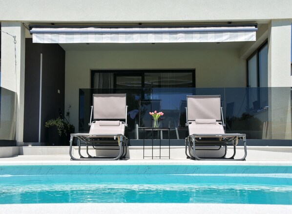 Piscina externa, piscina aquecida