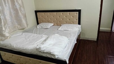 1300 s.fit full independent flat at mid of city  with all amenities