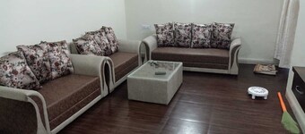 1300 s.fit full independent flat at mid of city  with all amenities