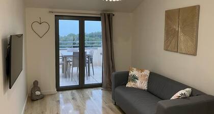 Appartement neuf climatisé, BELLE VUE MER, plage du Capelan à pieds!