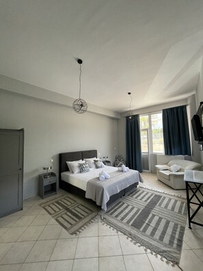 3 slaapkamers, een strijkplank/strijkijzer, wifi, beddengoed