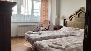 3 bedrooms, iron/ironing board, free WiFi, bed sheets