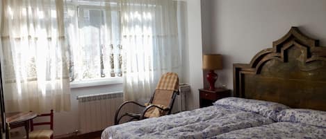 3 bedrooms, iron/ironing board, free WiFi, bed sheets