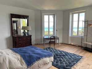 6 chambres, fer et planche à repasser, lit de bébé portatif, Wi-Fi