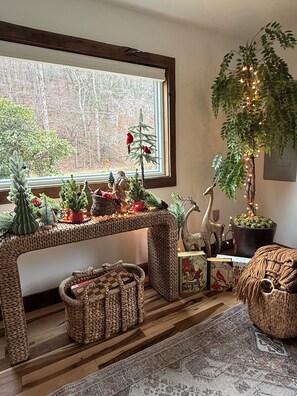 Interior - Charming cozy RIVERFRONT cottage on the Piney River. A little slice of heaven! (Roseland)