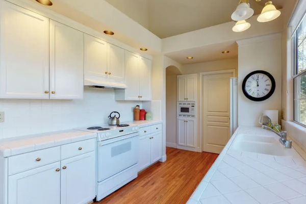 Frigorífic, microones, forn i placa de cuina