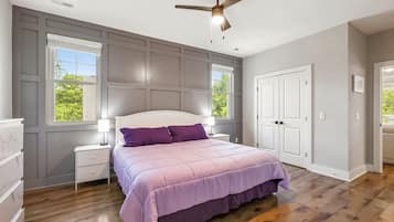 3 bedrooms, desk, travel crib, WiFi