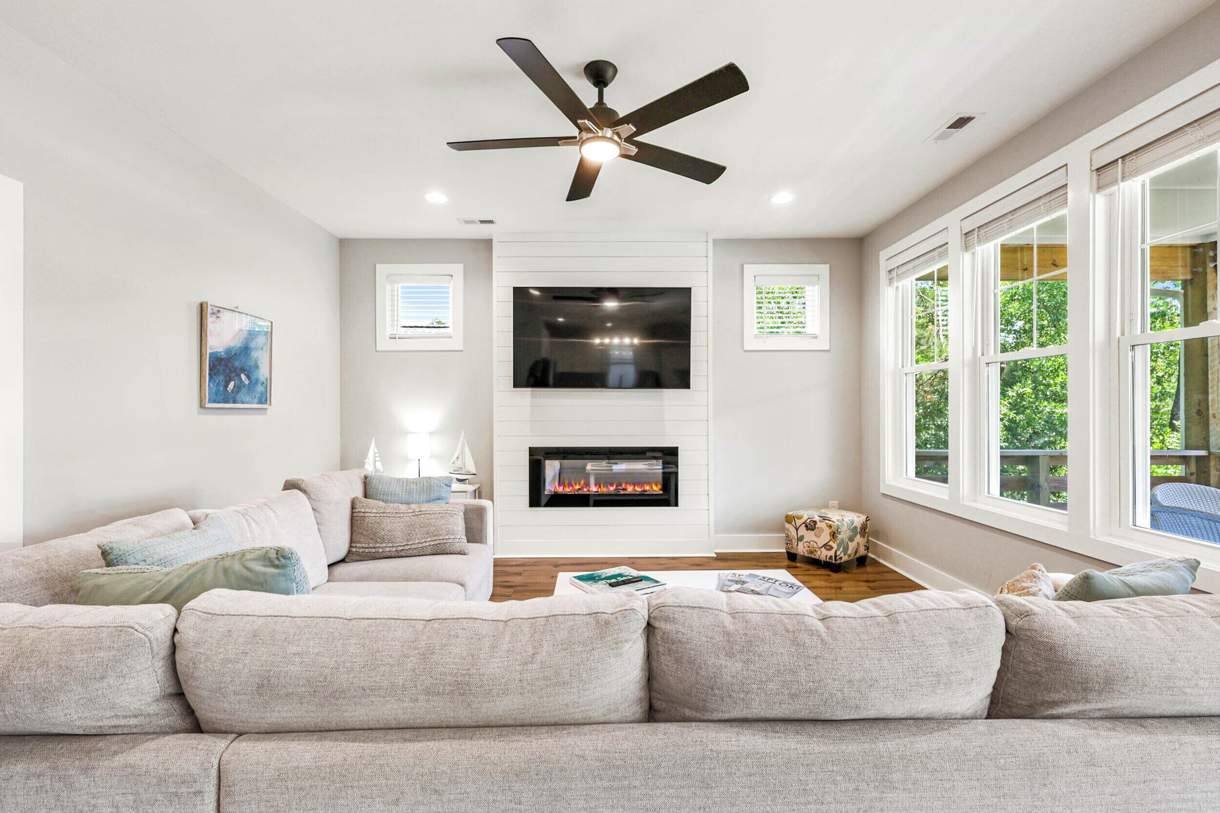 TV, fireplace