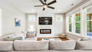 TV, fireplace