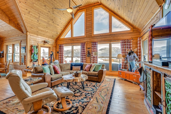 Grand Lake Vacation Rental | 4BR | 3BA | 2,400 Sq Ft | Stairs Required