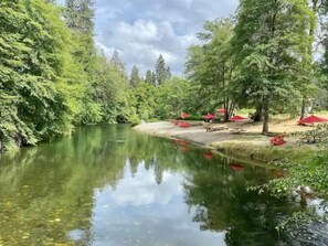 Property grounds - Red Barn in Wine Country (Jacksonville)