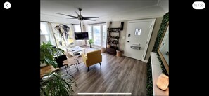 Interior - Spacious two bedroom, duplex, centrally located (Los Angeles)