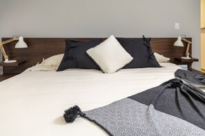 3 habitaciones, tabla de planchar con plancha, wifi y ropa de cama 