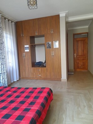 6 Schlafzimmer, Bügeleisen/Bügelbrett, kostenloses WLAN, Bettwäsche