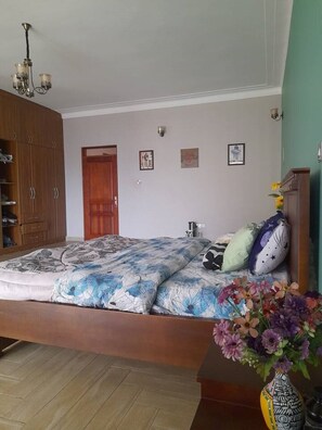 6 habitaciones, tabla de planchar con plancha y wifi gratis 