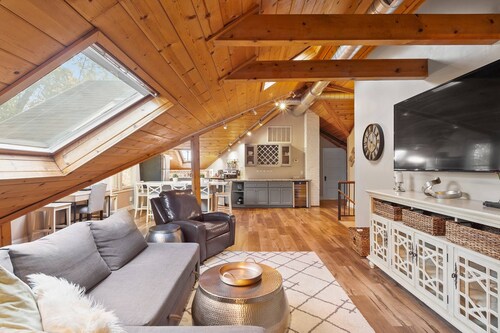 Home in the Heart of Midtown Sacramento!