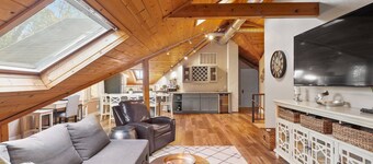 Home in the Heart of Midtown Sacramento!