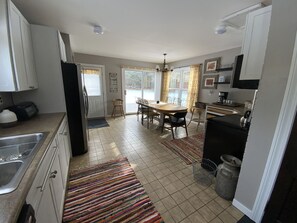 Fridge, microwave, oven, stovetop - De Boerderij - "The Farmhouse" (Remer)