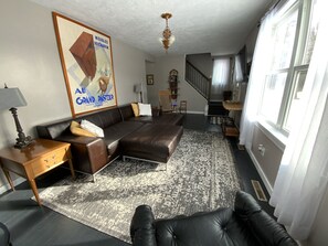 Smart TV, books - De Boerderij - "The Farmhouse" (Remer)