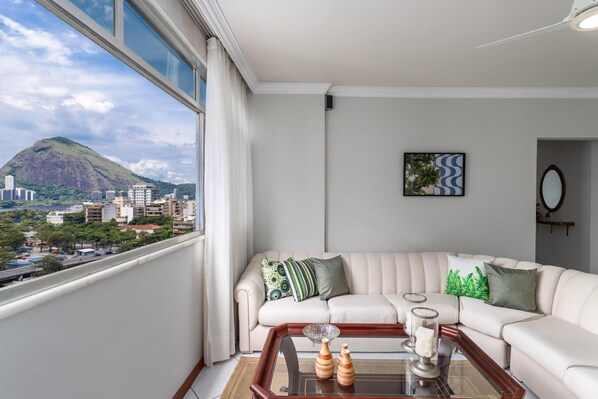 Apartment - 5 Minutes From Leblon Beach and View of Christ Ap1302 (Rio de Janeiro)