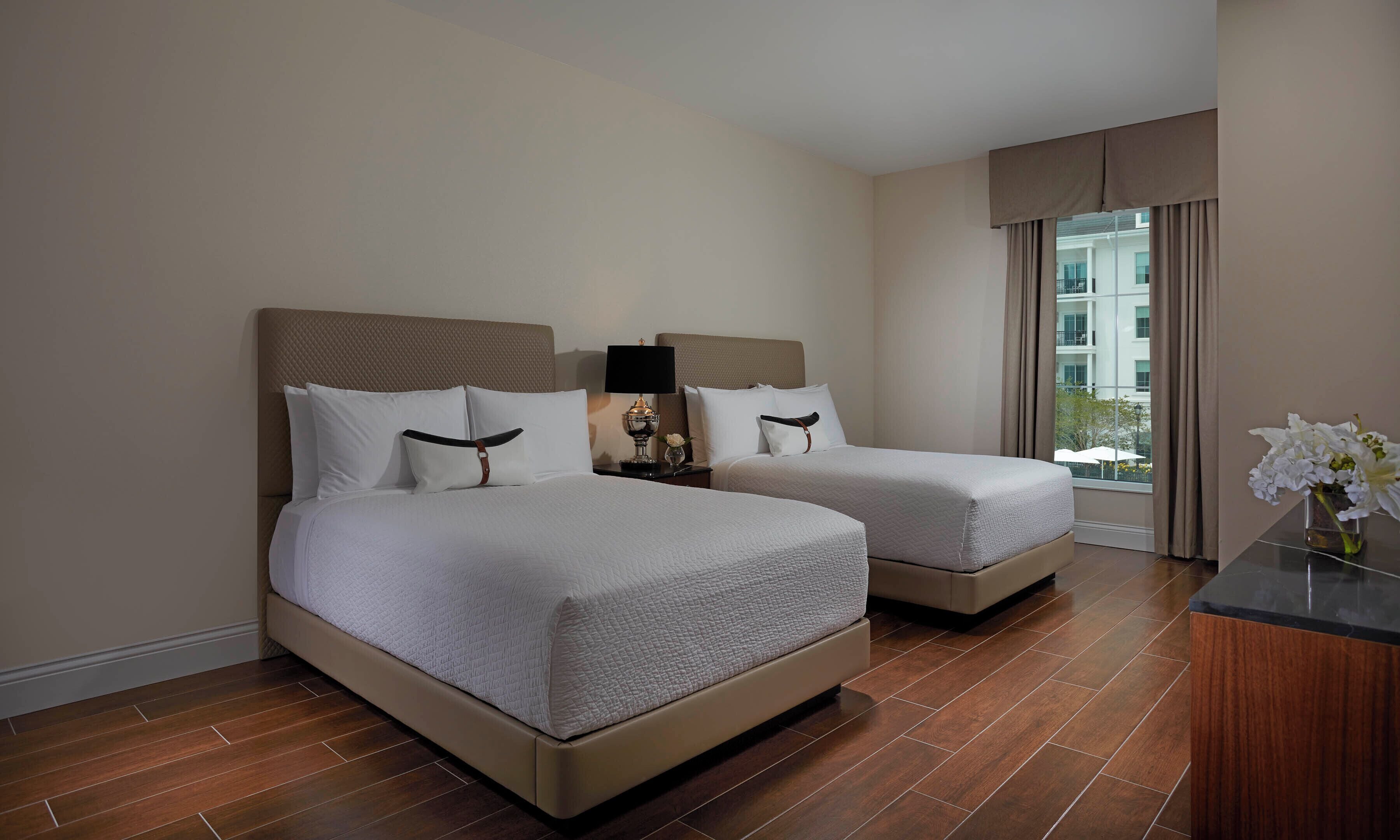 Accessible Double Queen Suite w/Balcony | Caja fuerte, cortinas opacas, tabla de planchar con plancha