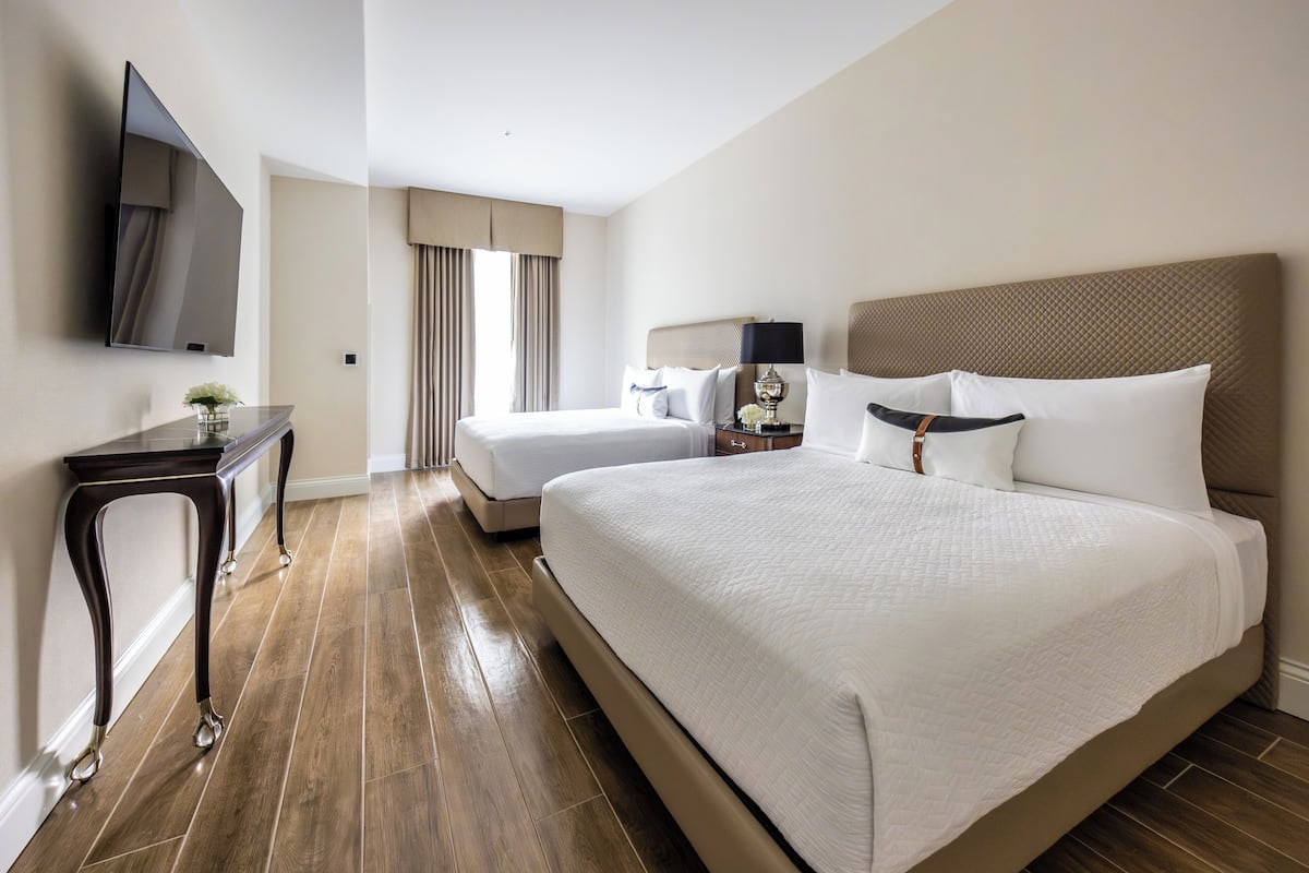 1 slaapkamer, een kluis op de kamer, verduisterende gordijnen