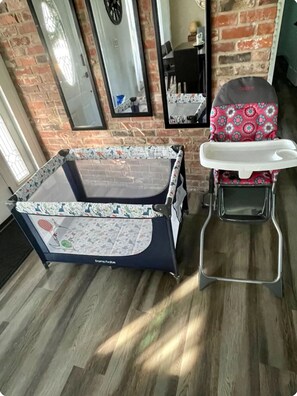 4 bedrooms, desk, iron/ironing board, travel crib