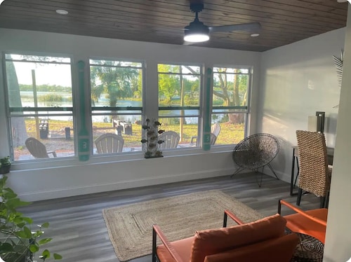 Cozy Lake house & fire pit!