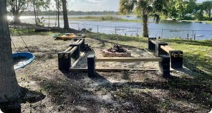 Cozy Lake house & fire pit!