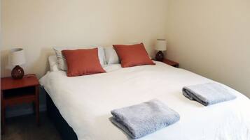 Bedroom 2 with Ziplink beds which can either be set up as 2 singles or 1 double.