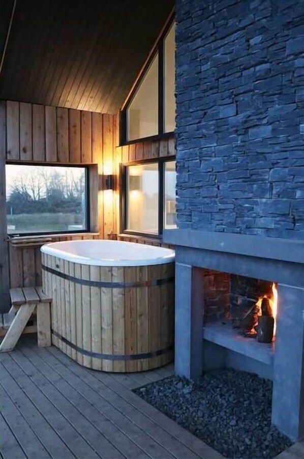 Indoor spa tub
