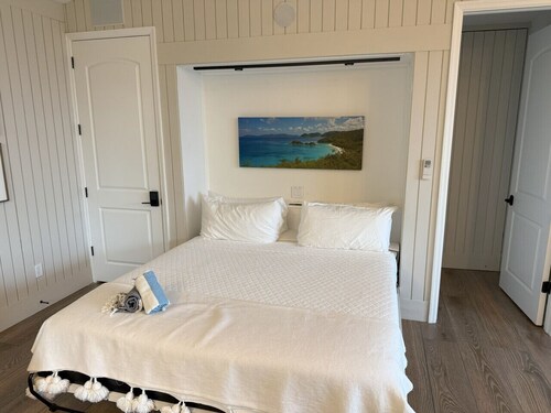 In-Town Estate w/ View, Walkable to Wharfside Village, King Bed, Parking, 700sqft BRAND NEW BACKUP Electric System - No Power Outages!  Above Gallows Point