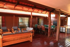 Interior - Welcome in the Bush Amazing Moments to Share With Wildlife (Marloth Park)