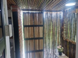 Interior - Chalet Lupe un Lugar Perfecto Para tus Descansos,con Diseños en Bambú y Madera (Palestina)