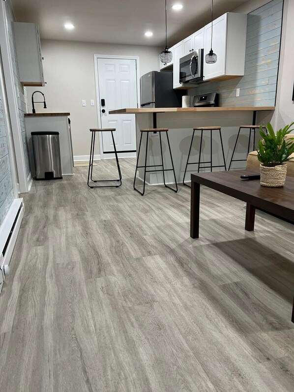 Private kitchen - 1 Bed Apartment Near Hospitals (Pensacola)