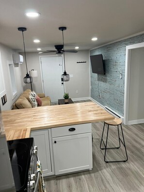 Interior - 1 Bed Apartment Near Hospitals (Pensacola)