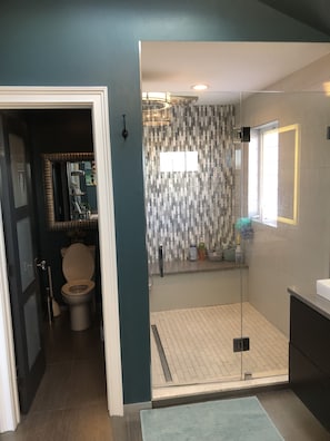 Jetted tub, towels
