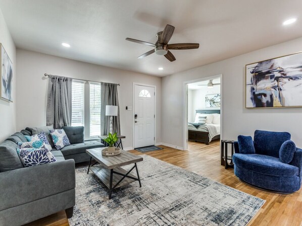 Smart TV - The Small Town Elegance. (Granbury)