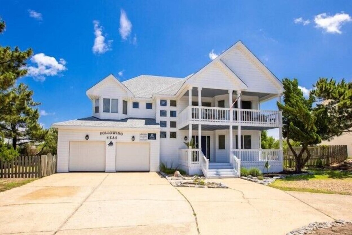 Dog Friendly-Oceanview, 3 BD 2.5 BTH w/Private Pool & Hot Tub