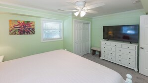 A bedroom with a bed, a dresser, a television, a ceiling fan, and a window with blinds. - 4 Play- 5 Bd., Dog Friendly, Game Rm., Private Pool, Easy Bch Access (Virginia Beach)