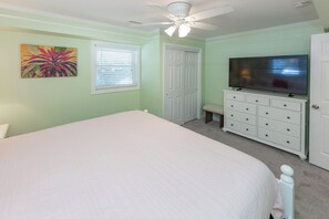 5 bedrooms, WiFi, bed sheets - 4 Play- 5 Bd., Dog Friendly, Game Rm., Private Pool, Easy Bch Access (Virginia Beach)