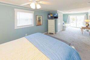 5 bedrooms, WiFi, bed sheets - 4 Play- 5 Bd., Dog Friendly, Game Rm., Private Pool, Easy Bch Access (Virginia Beach)